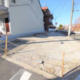 東南角地、建築条件無し、古家解体後引渡し、お好きなハウスメーカーにて建築できます。新築プラン図もご参照下さい。